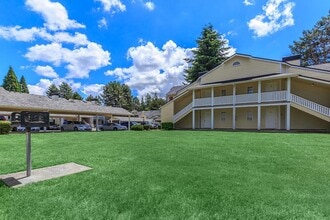 North Country Manor Apartments in Bothell, WA - Building Photo - Building Photo
