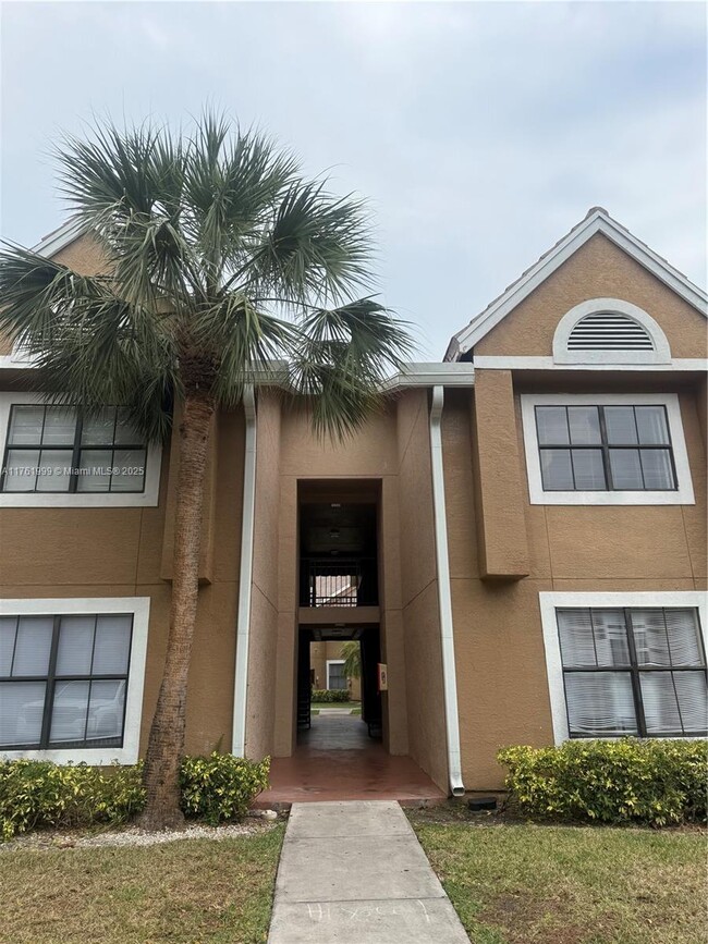 15689 SW 106th Ln in Miami, FL - Building Photo - Building Photo