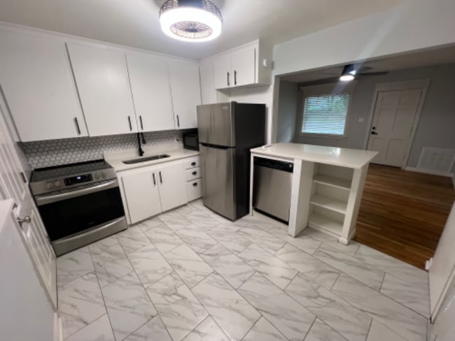 1337 Charlotte St, Unit 1337