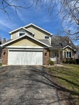 1667 Hinterlong Ln in Naperville, IL - Building Photo