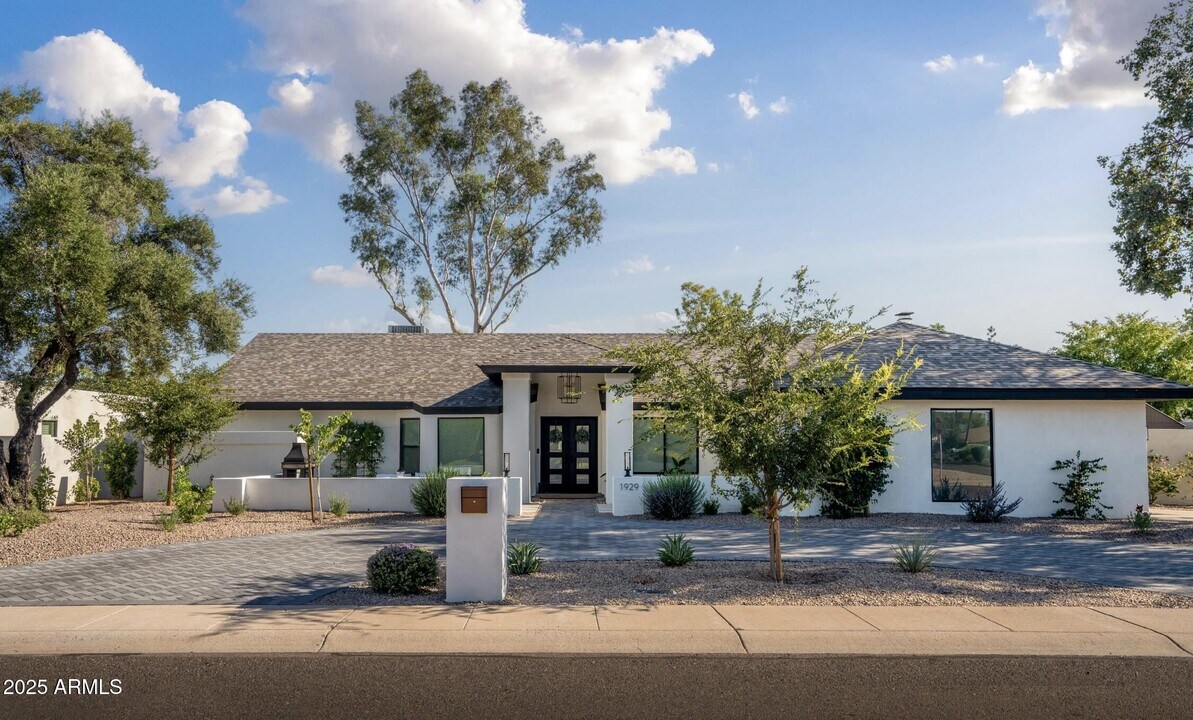 1929 E Redmon Dr in Tempe, AZ - Building Photo
