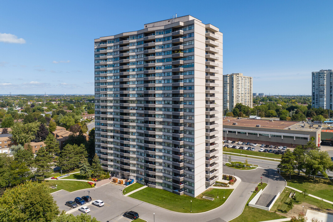 3131 Bridletowne Cir in Toronto, ON - Building Photo