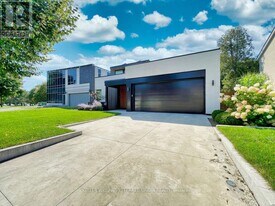 42 Tottenham Rd in Toronto, ON - Building Photo