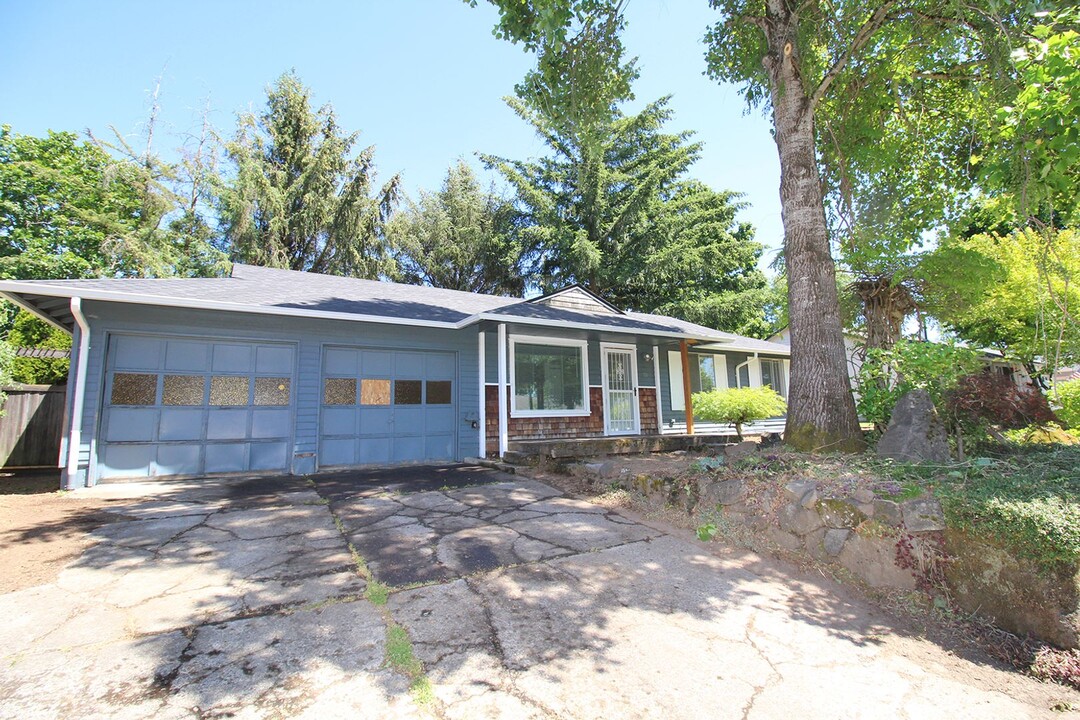 70 NE Robin Way in Gresham, OR - Building Photo