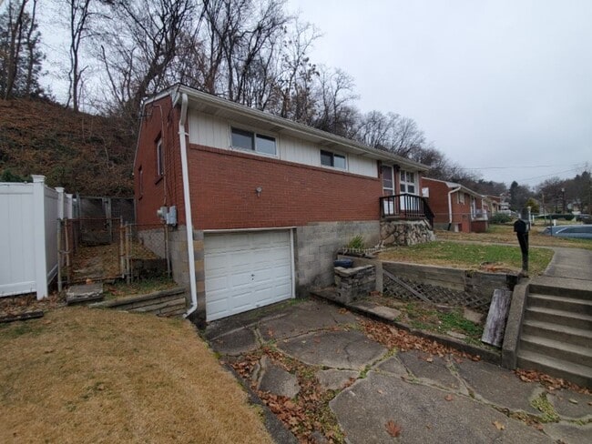 452 Janice Dr in Pittsburgh, PA - Building Photo - Building Photo