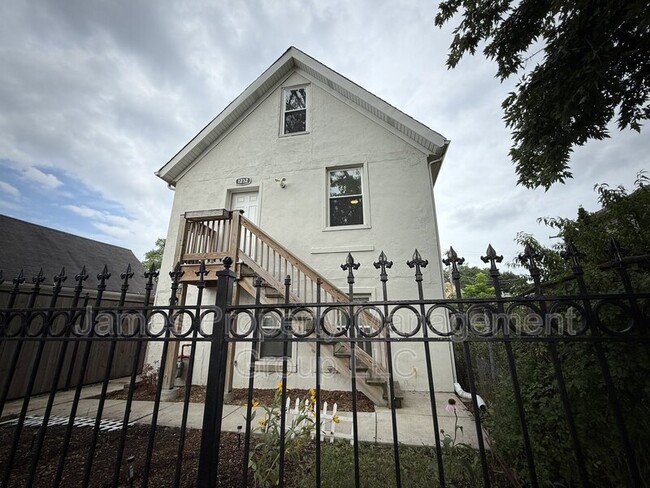 property at 1232 N Hamlin Ave