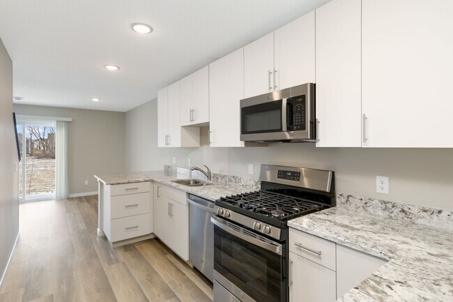 6017 Manchester Ave NE in Otsego, MN - Building Photo - Building Photo