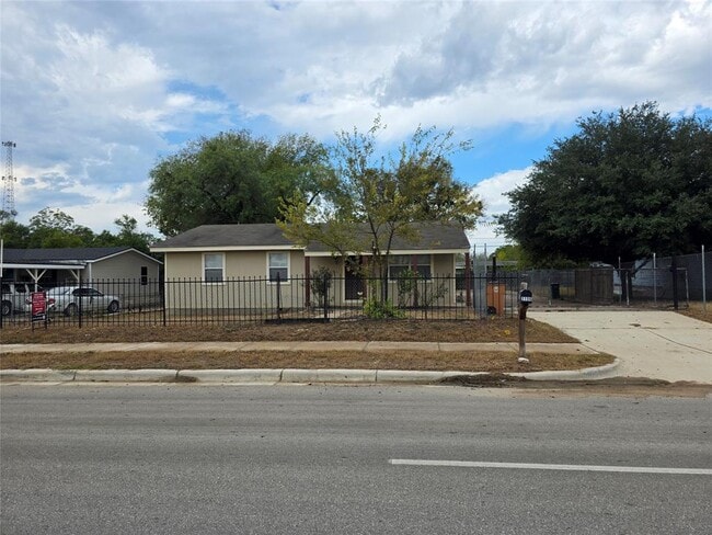 3106 Fallwell Ln in Austin, TX - Building Photo - Building Photo