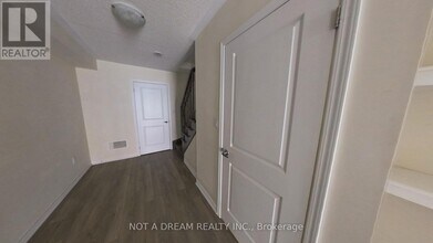11 Bluegill Cres in Whitby, ON - Building Photo - Building Photo