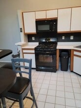 27 Townsend Ct in Franklin Township, NJ - Building Photo - Building Photo