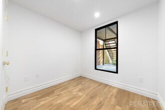 Goodwin Place in Brooklyn, NY - Foto de edificio - Building Photo