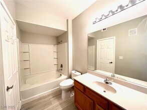 7135 S Durango Dr in Las Vegas, NV - Building Photo - Building Photo