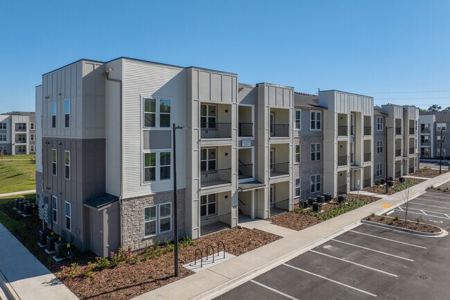 The Pointe at Davis Creek in Jacksonville, FL - Foto de edificio - Building Photo