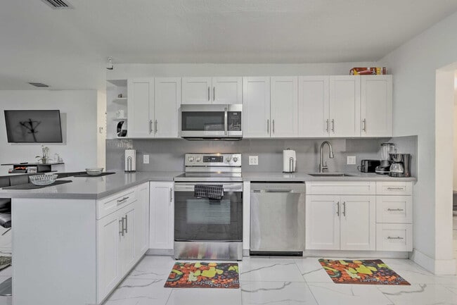 846 NW 111th St in Miami, FL - Building Photo - Building Photo
