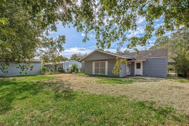 5619 Willow Glen Dr in Houston, TX - Building Photo - Building Photo