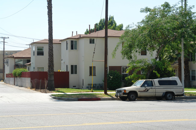 1711-1717 N Glenoaks Blvd in Burbank, CA - Building Photo - Building Photo