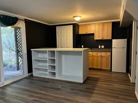 500 Meadow Hall Dr, Unit 500 in Rockville, MD - Building Photo