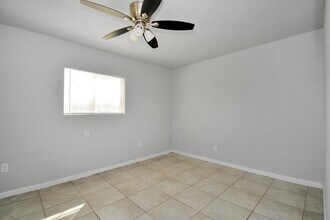 8127 Colonial Ln in Houston, TX - Building Photo - Building Photo