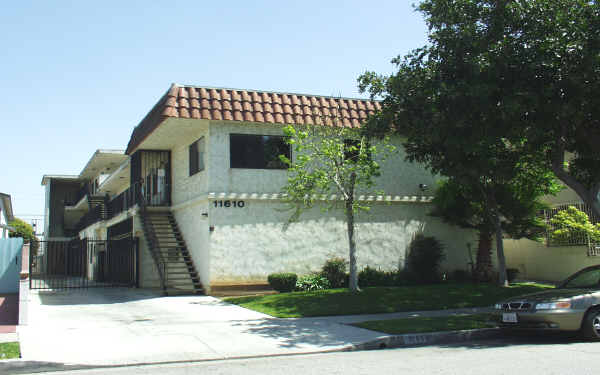 11610 Oxford Ave in Hawthorne, CA - Building Photo - Building Photo