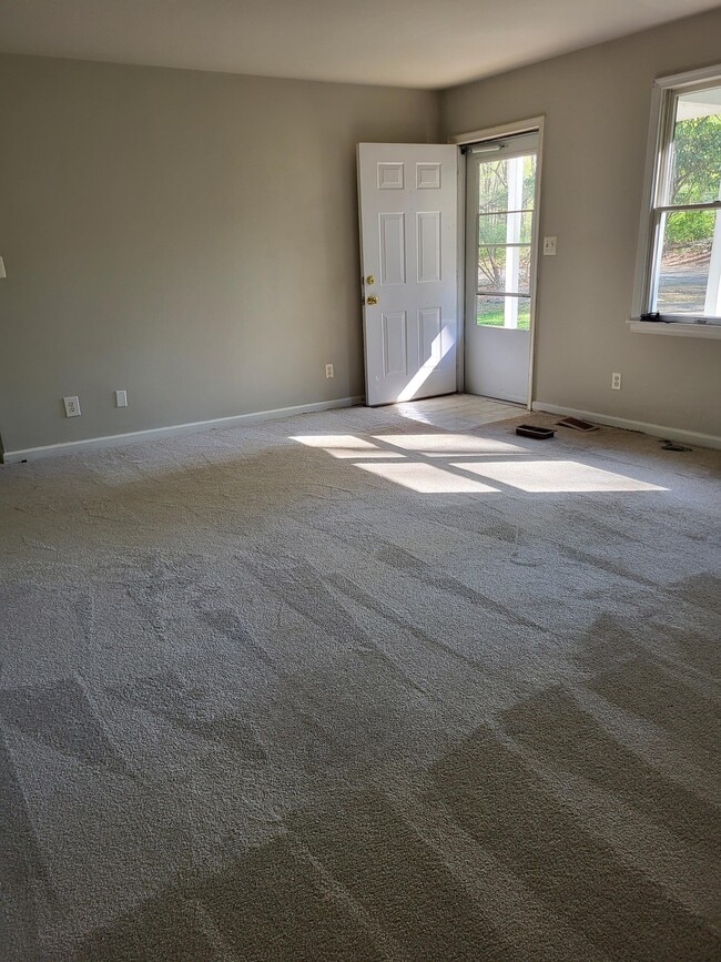 5336 Charles Ave in King George, VA - Foto de edificio - Building Photo