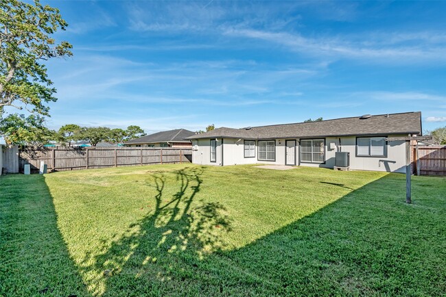 2519 Ironclad Dr in League City, TX - Building Photo - Building Photo