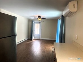 47 Quassuk Rd in Woodbury, CT - Building Photo - Building Photo