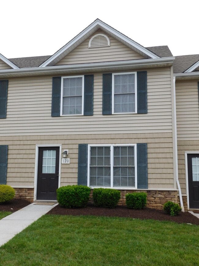 property at 120 Old Tavern Cir