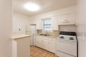 Bear Creek Apartments in Lubbock, TX - Foto de edificio - Building Photo