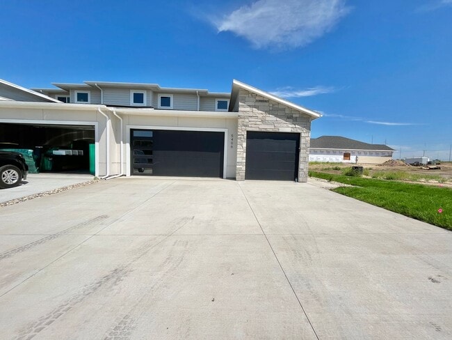5506 W Liberator Cir in Sioux Falls, SD - Building Photo - Building Photo