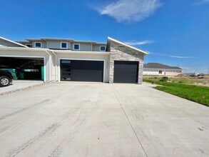 5418 W Liberator Cir in Sioux Falls, SD - Building Photo - Building Photo