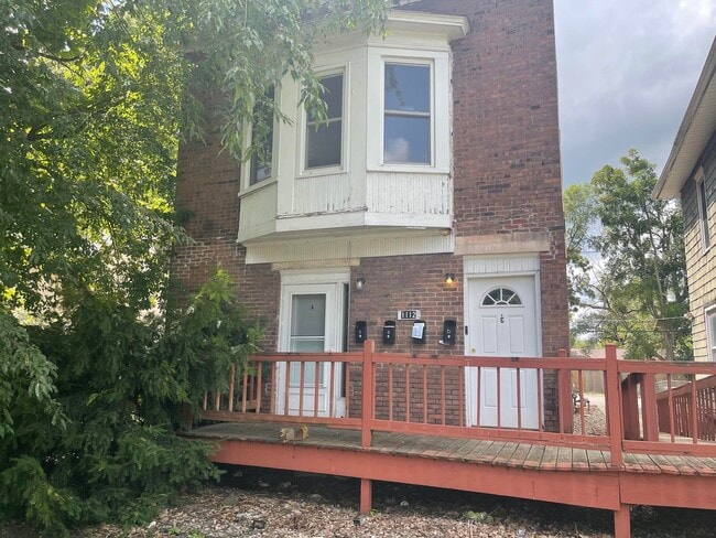 property at 1112 N Gilbert St