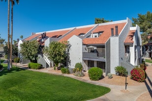 Waterford Place in Mesa, AZ - Building Photo