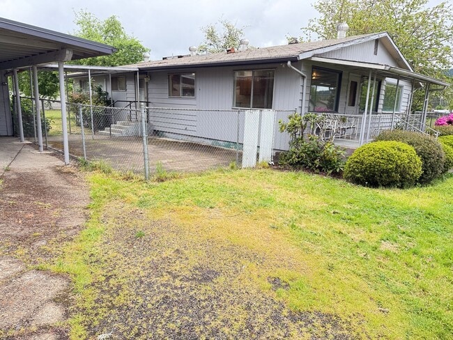 2650 N 31st St in Springfield, OR - Building Photo - Building Photo