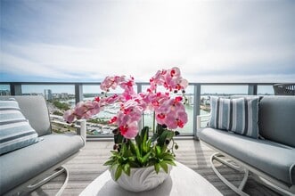 1155 N Gulfstream Ave in Sarasota, FL - Building Photo - Building Photo