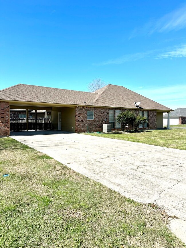 3801 Southpass Ave in Baton Rouge, LA - Building Photo - Building Photo