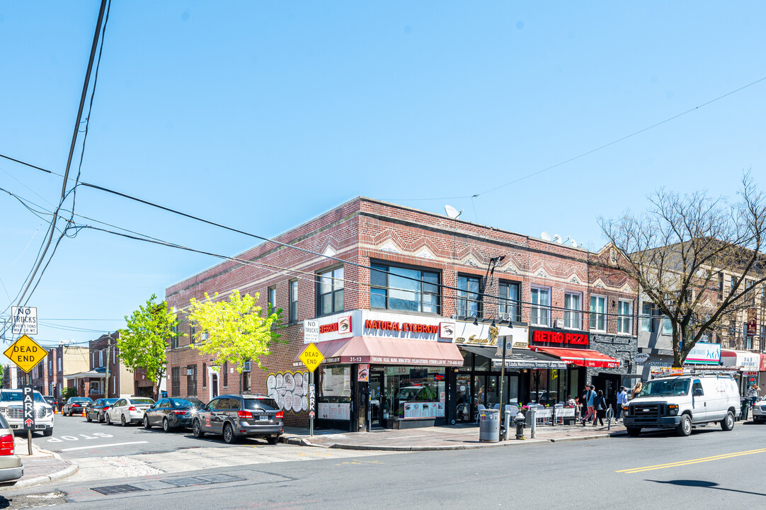 31-13 Ditmars Blvd in Astoria, NY - Building Photo