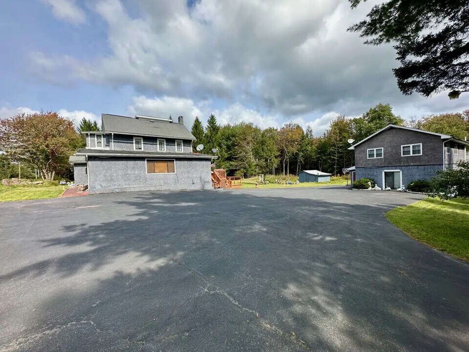 596 PA-196 in Tobyhanna, PA - Building Photo