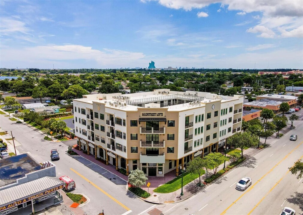 4100 SW 64th Ave in Davie, FL - Building Photo