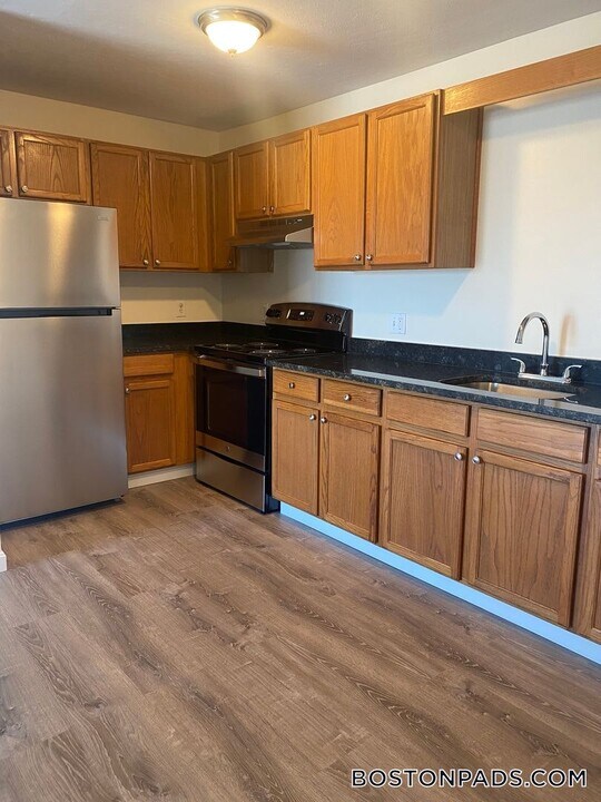 4000 N Main St in Fall River, MA - Building Photo