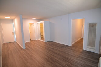 6919 Sepulveda Apartment in Van Nuys, CA - Building Photo - Building Photo