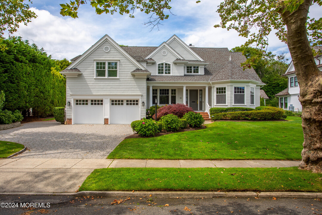 38 Vroom Ave in Spring Lake, NJ - Building Photo