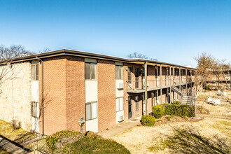 The Villager West in Nashville, TN - Foto de edificio - Primary Photo