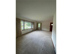 1056 Ingerson Rd in Shoreview, MN - Building Photo - Building Photo