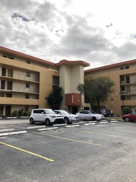 8889 Fontainebleau Blvd in Miami, FL - Building Photo - Building Photo