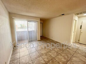 2857 N Los Felices Rd in Palm Springs, CA - Foto de edificio - Building Photo
