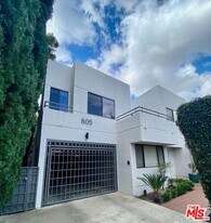 805 N W Knoll Dr in West Hollywood, CA - Building Photo