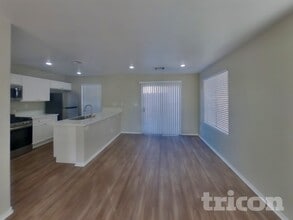 6020 St Petersburg Dr in Las Vegas, NV - Building Photo - Building Photo