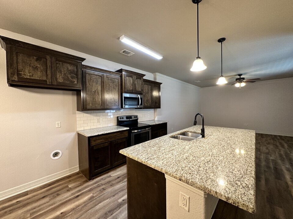 501 Baylor Dr in Greenville, TX - Foto de edificio