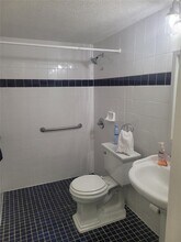 815 Middle River Dr, Unit 108 in Fort Lauderdale, FL - Foto de edificio - Building Photo