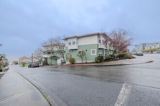 Eliza McCabe Townhomes in Tacoma, WA - Building Photo - Building Photo